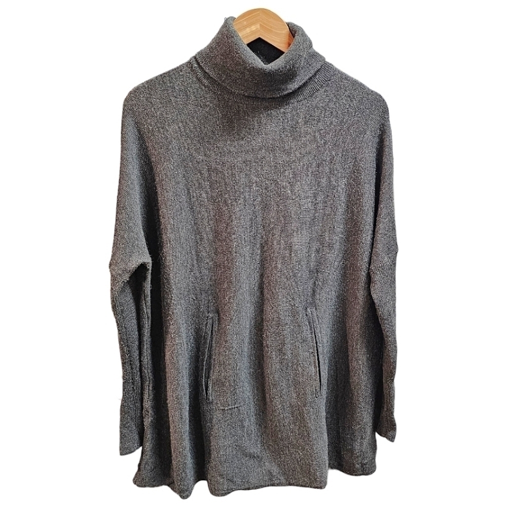 Tahari Merino Wool Blend Gray Turtleneck Tunic Sweater Size Medium Oversized